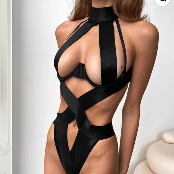 Strappy Black bodysuit - Picture 3 of 7